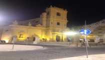 Avola (WxH) - nella piazza principale
