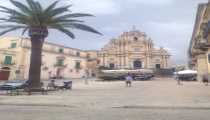 Ragusa (WxH) - la trovo sempre chiusa, peccato, ma anche stando nella piazza a mangiare i cannoli è uno spettacolo