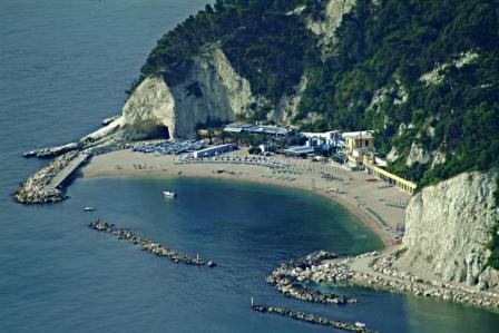 Scarica versione non compressa Spiaggia Urbani (WxH)