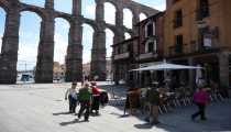 Acquedotto Romano (WxH) - Segovia. La bella piazza con il grande e bellissimo Acquedotto Romano.