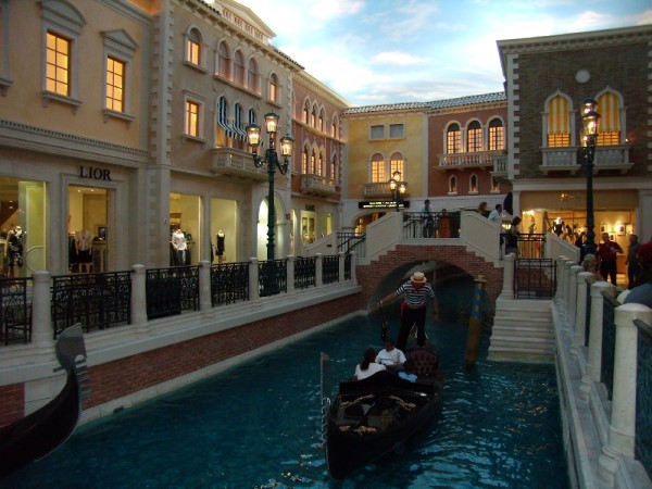 Scarica versione non compressa las vegas (1000Wx750H)
