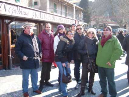 Scarica versione non compressa foto gruppo1 (425Wx320H)