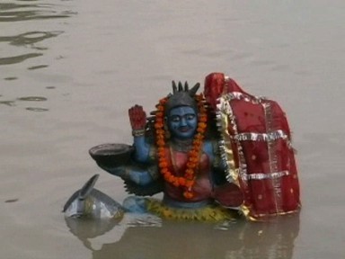Scarica versione non compressa divinitā nel gange (WxH)