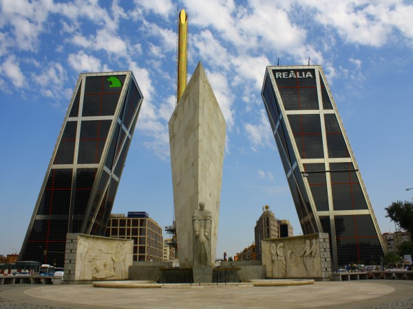Scarica versione non compressa Puerta de'Europa (WxH)
