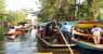 Xsocimilco (WxH) - Le barche ristorante affiancano le altre per dare il servizio 