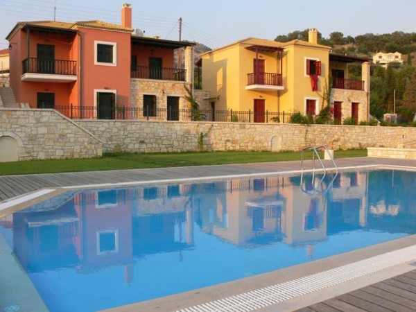 Scarica versione non compressa APPART. A SIVOTA (640Wx480H)