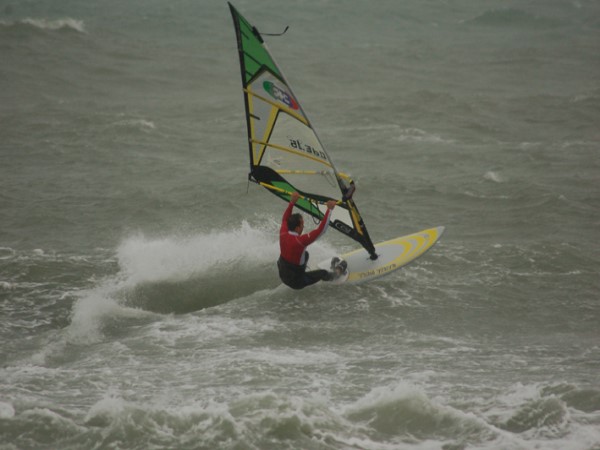 Scarica versione non compressa Scuola Windsurf Roma (WxH)