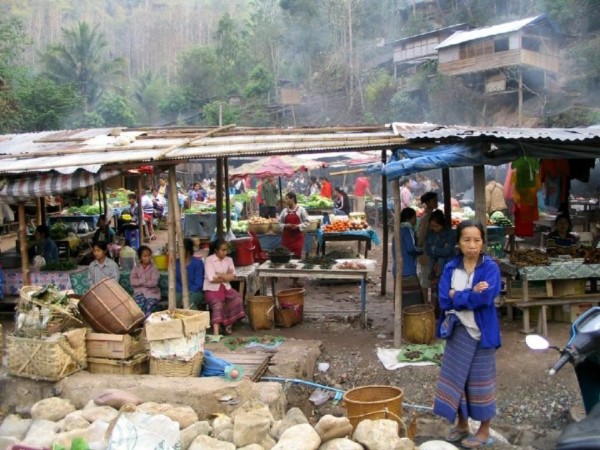 Scarica versione non compressa mercato locale (WxH)