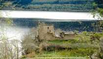 Urquhart Castle (WxH) - Quello che vedete sullo sfondo è Loch Ness