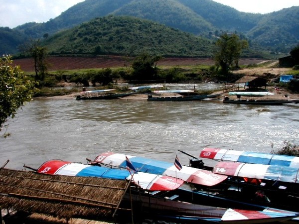 Scarica versione non compressa thailandia (640Wx480H)